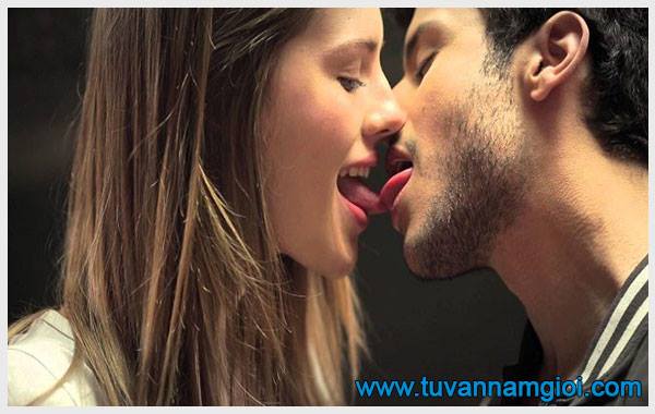 Lưỡi nổi mụn thịt có thể bị lây nhiễm thông qua một nụ hôn